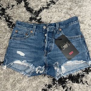 Levi shorts mid rise